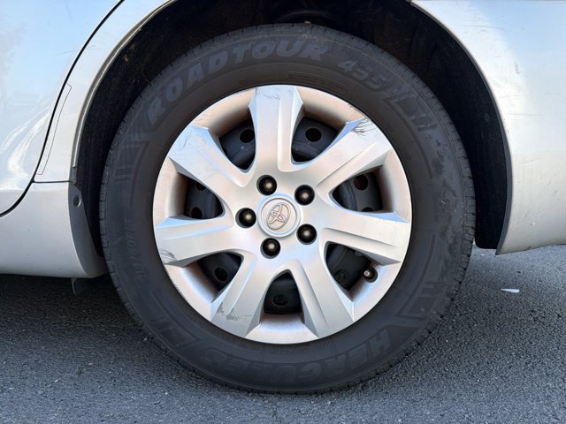 Used 2011 Toyota Camry LE FWD image 6