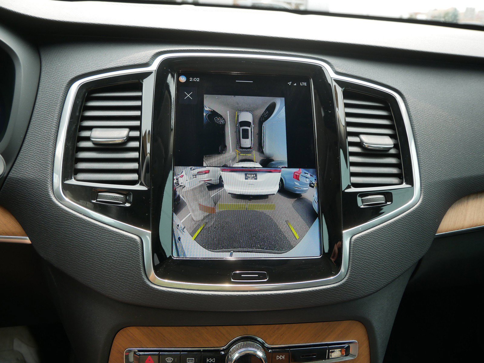 Certified 2025 Volvo XC90 T8 Plus w/ Protection Package Premier AWD/4WD image 21