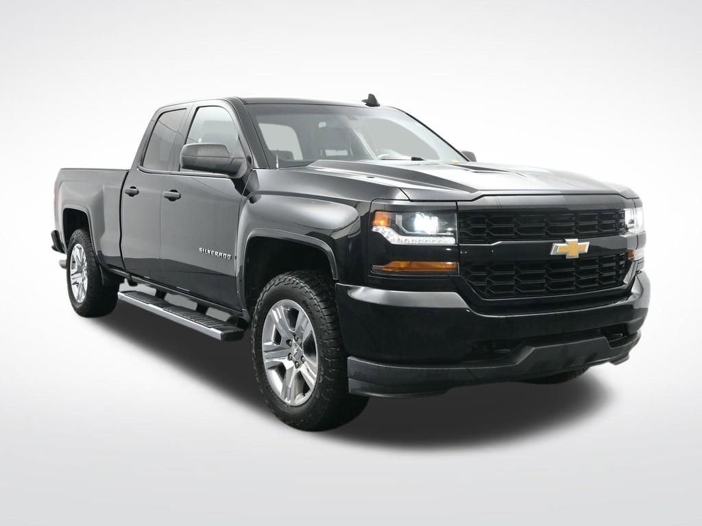 Used 2017 Chevrolet Silverado 1500 Custom w/ Custom Convenience Package AWD/4WD image 3