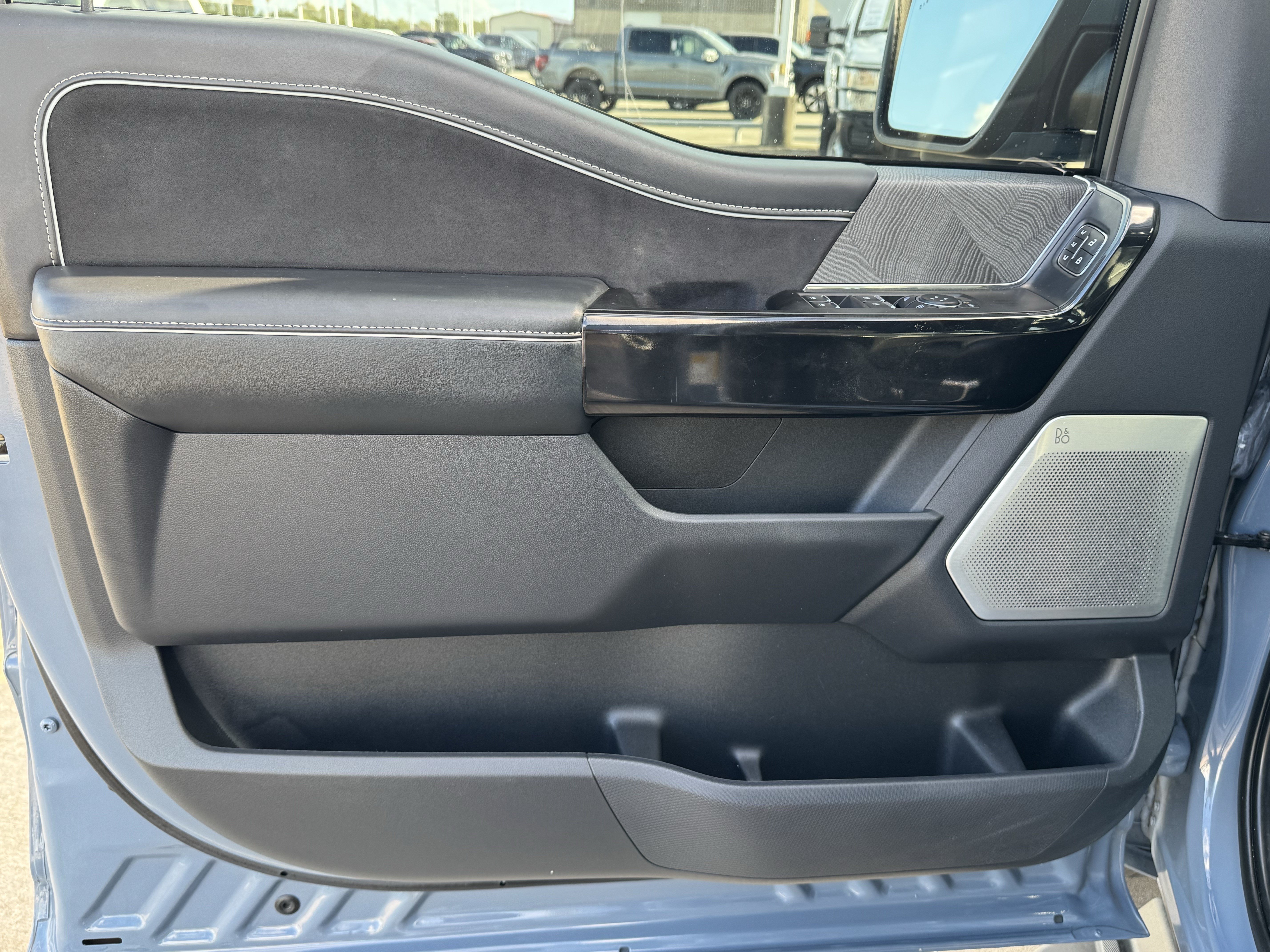 Used 2023 Ford F150 Lightning Platinum AWD/4WD image 13