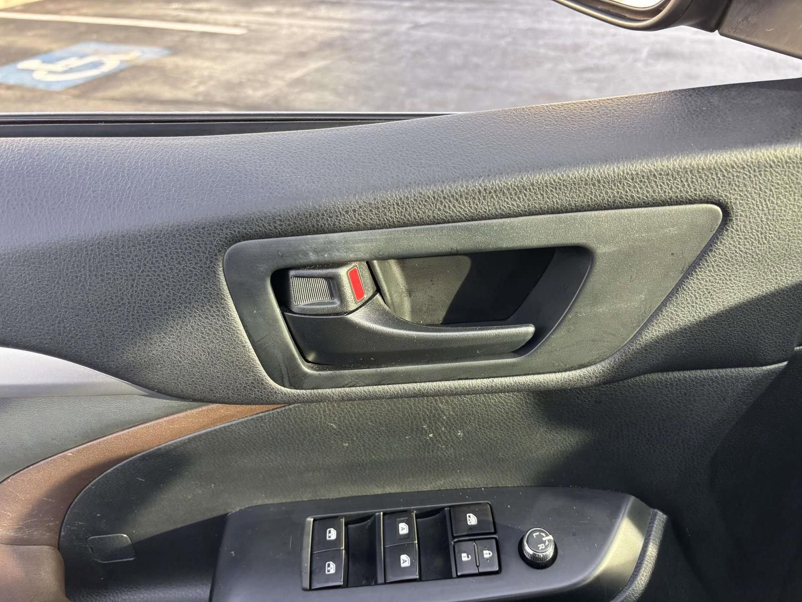 Used 2014 Toyota Highlander Plus image 14