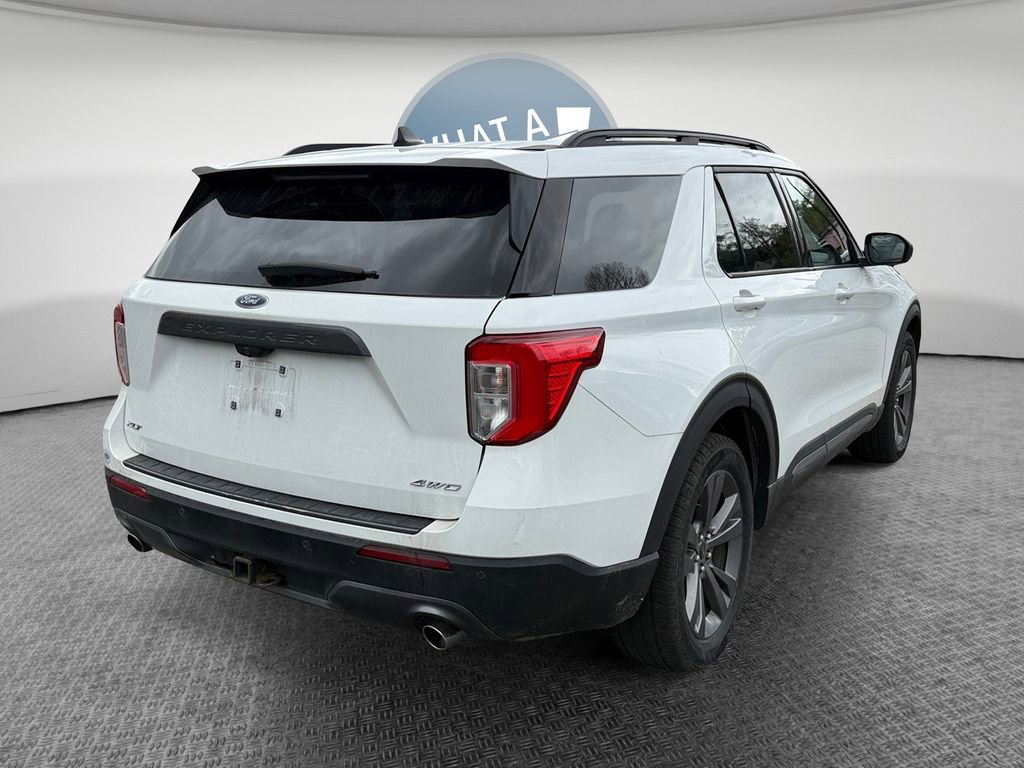 Used 2021 Ford Explorer XLT w/ Equipment Group 202A AWD/4WD image 3