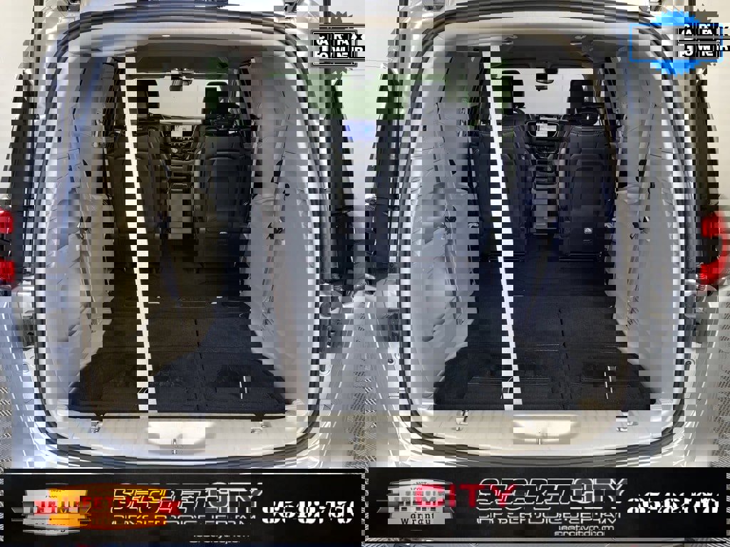 Used 2024 Chrysler Pacifica Touring-L image 29