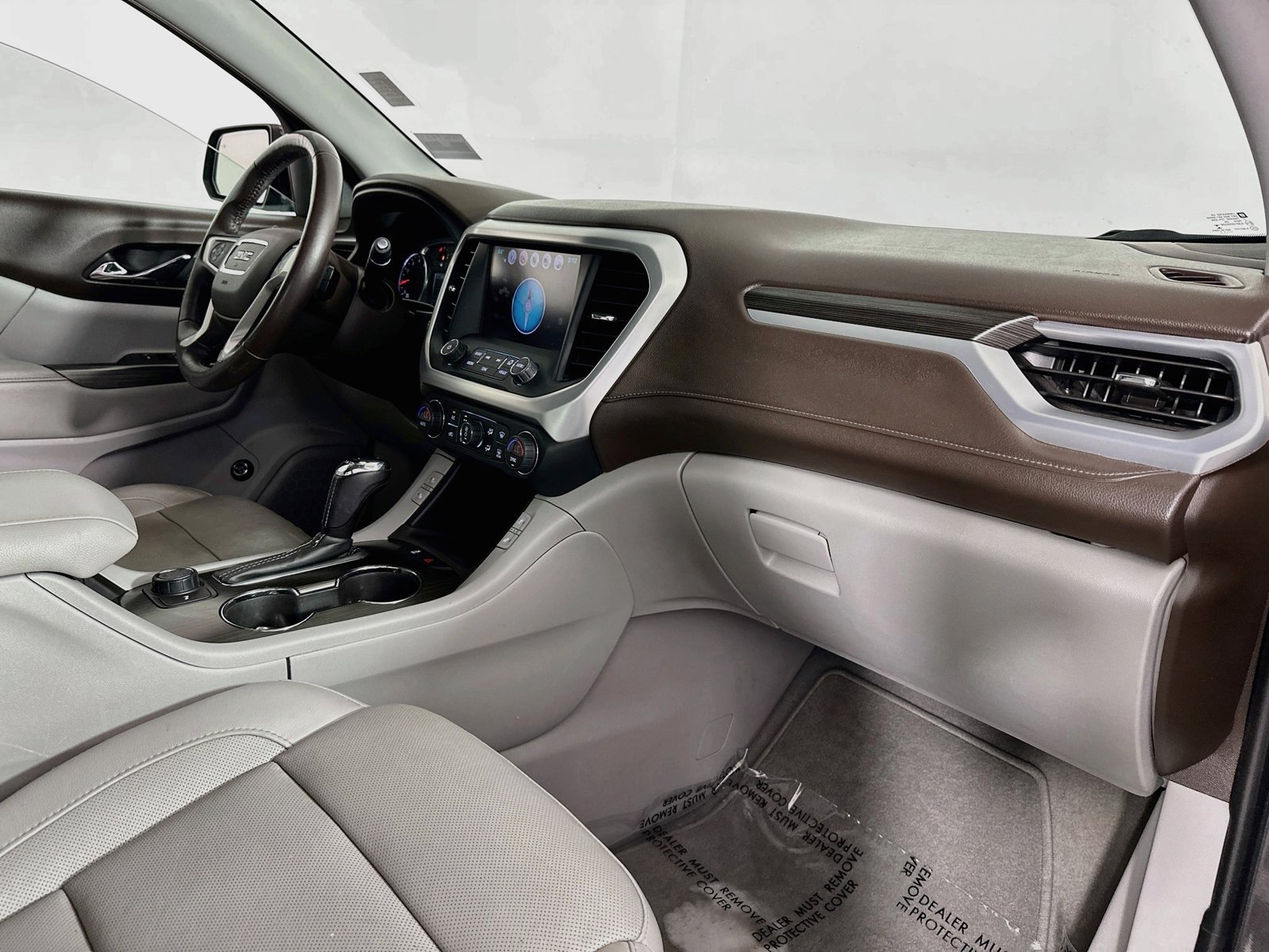 Used 2017 GMC Acadia SLT AWD/4WD image 32