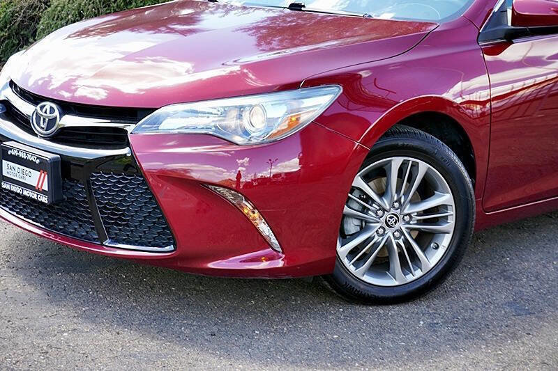 Used 2015 Toyota Camry SE image 4