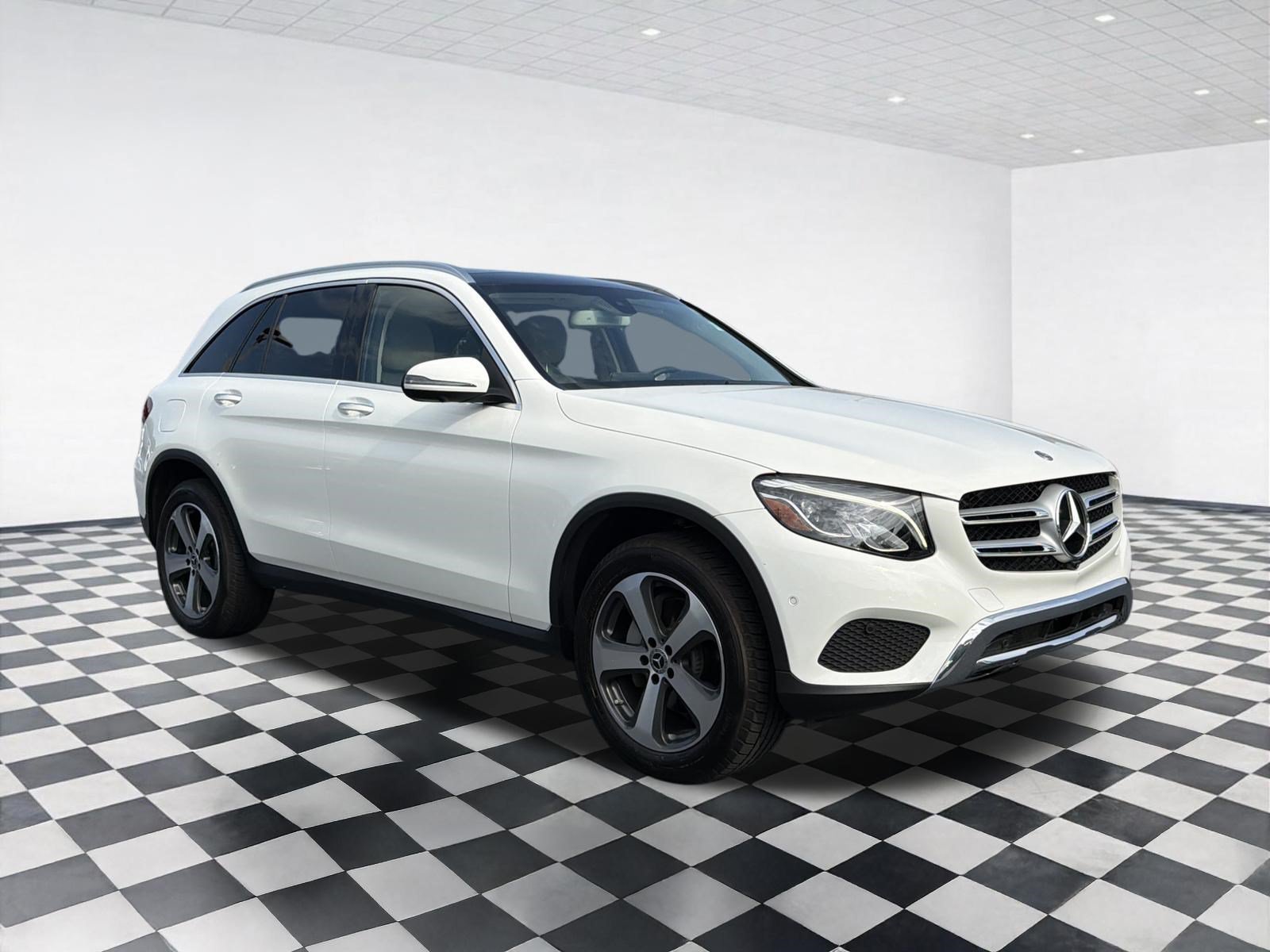 Used 2019 Mercedes-Benz GLC 300 image 3