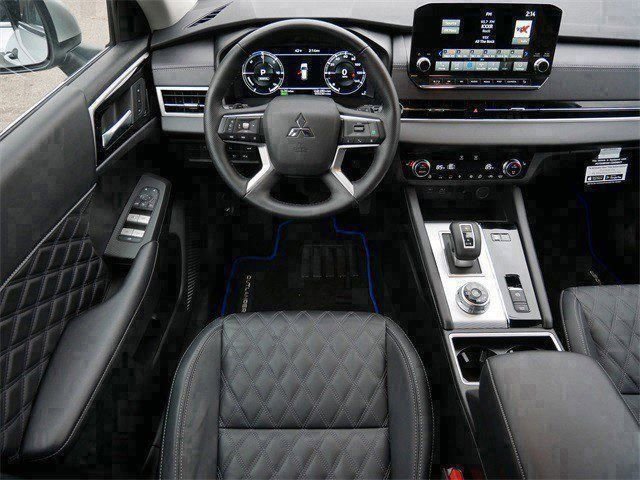 Used 2025 Mitsubishi Outlander SEL image 10