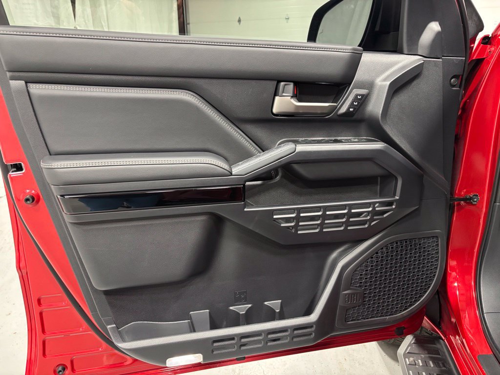 Used 2025 Toyota 4Runner Limited AWD/4WD image 8