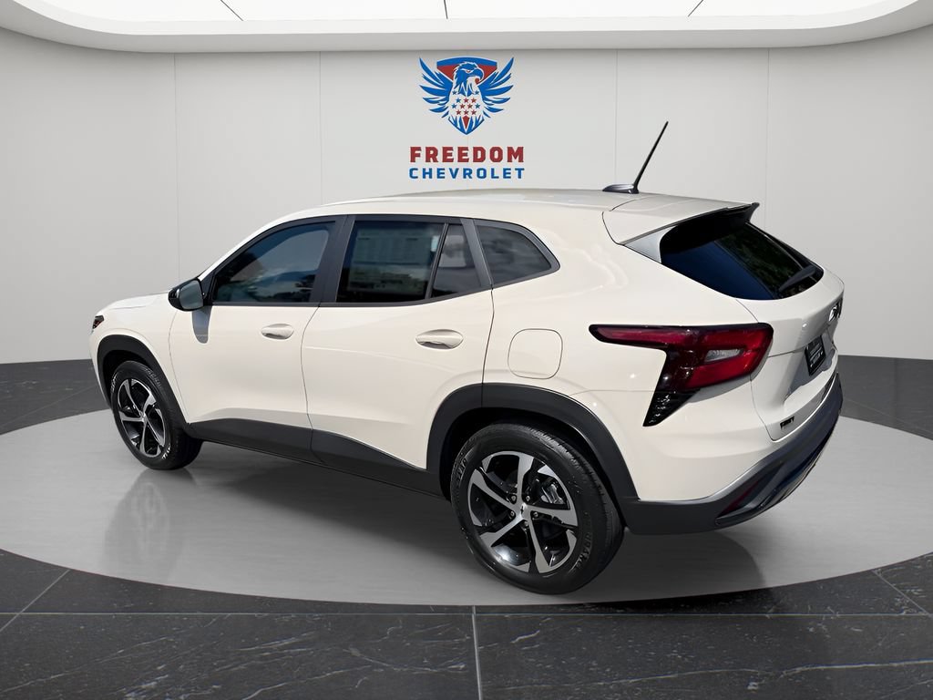 New 2026 Chevrolet Trax RS w/ Sunroof Package FWD image 4