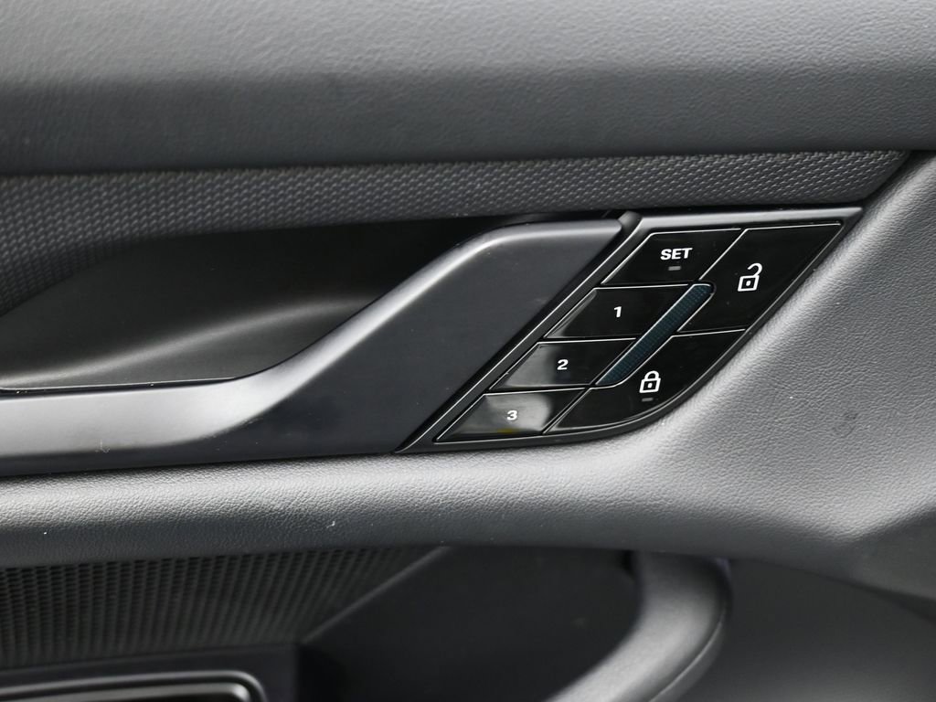 Used 2020 Porsche Taycan 4S image 16