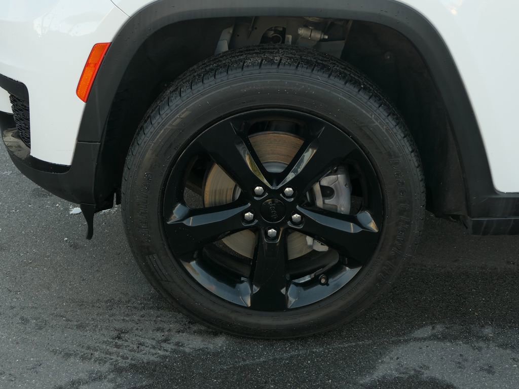 Used 2023 Jeep Grand Cherokee L Laredo image 9