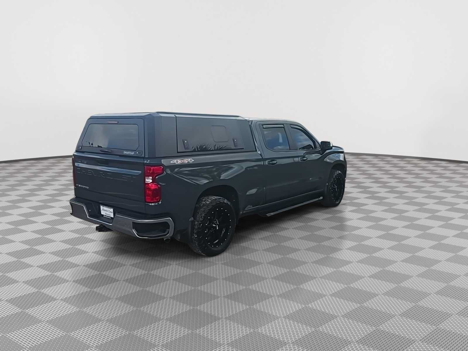 Used 2025 Chevrolet Silverado 1500 LT AWD/4WD image 8
