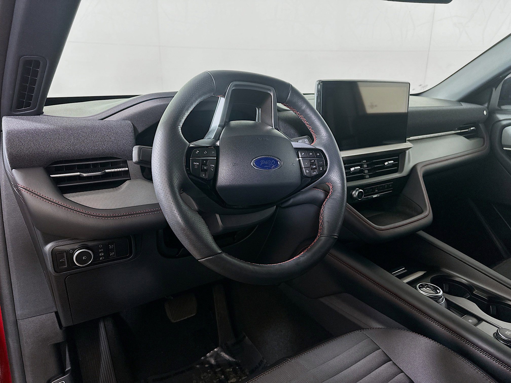 Used 2025 Ford Explorer ST-Line w/ ST-Line Street Pack AWD/4WD image 9
