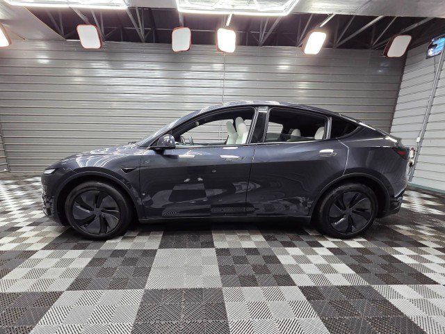 Used 2026 Tesla Model Y Long Range RWD image 8