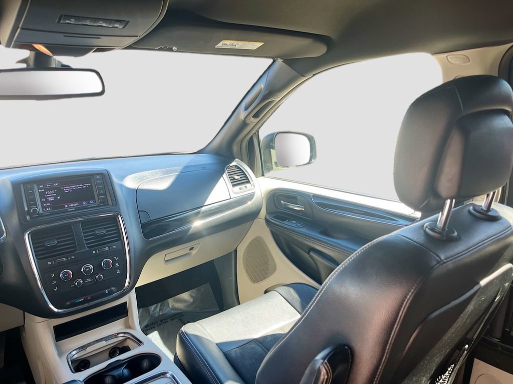 Used 2020 Dodge Grand Caravan SXT image 22