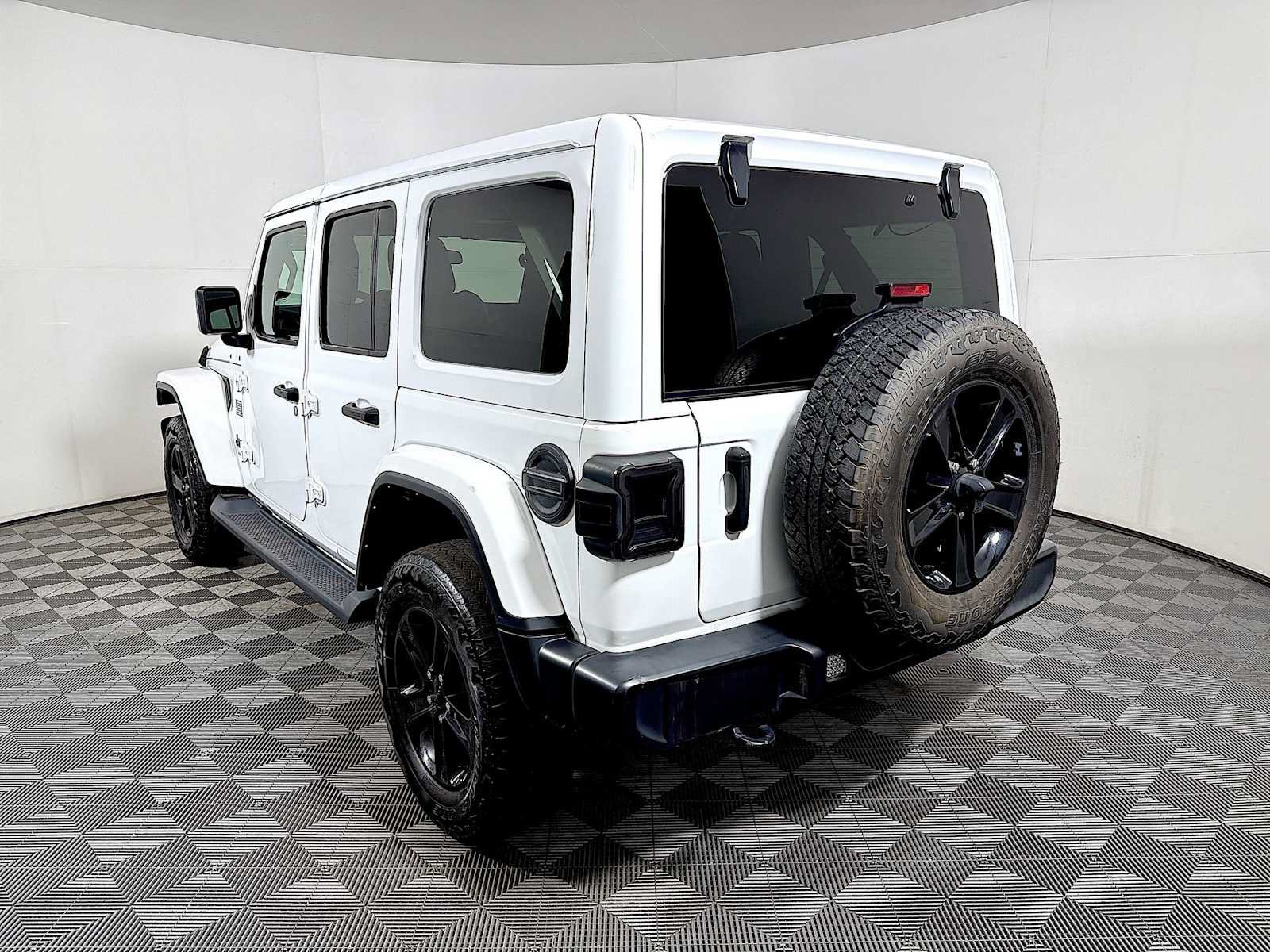 Used 2021 Jeep Wrangler Unlimited Sahara AWD/4WD image 5