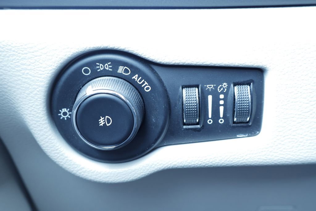 Certified 2023 Chrysler Pacifica Touring-L FWD image 26