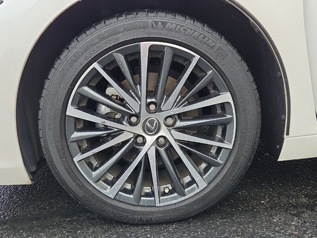 Certified 2024 Lexus ES 350 w/ Premium Package image 28