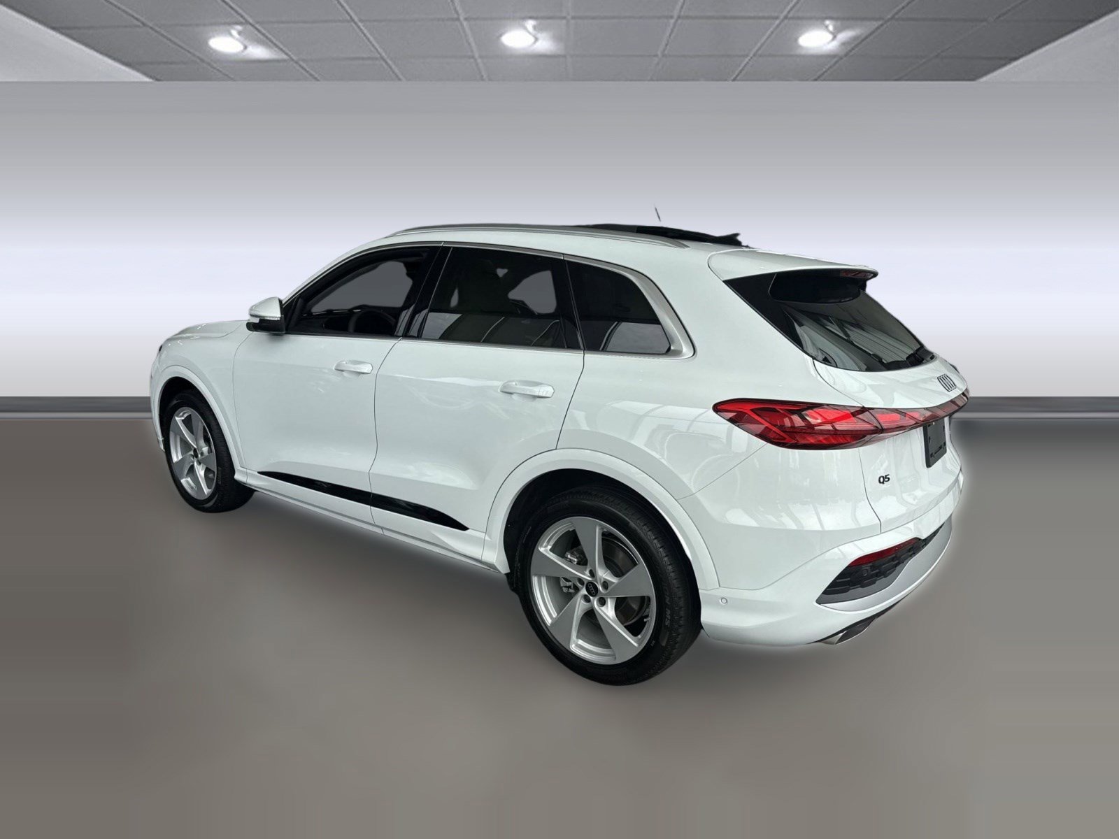 Certified 2025 Audi Q5 Prestige image 3