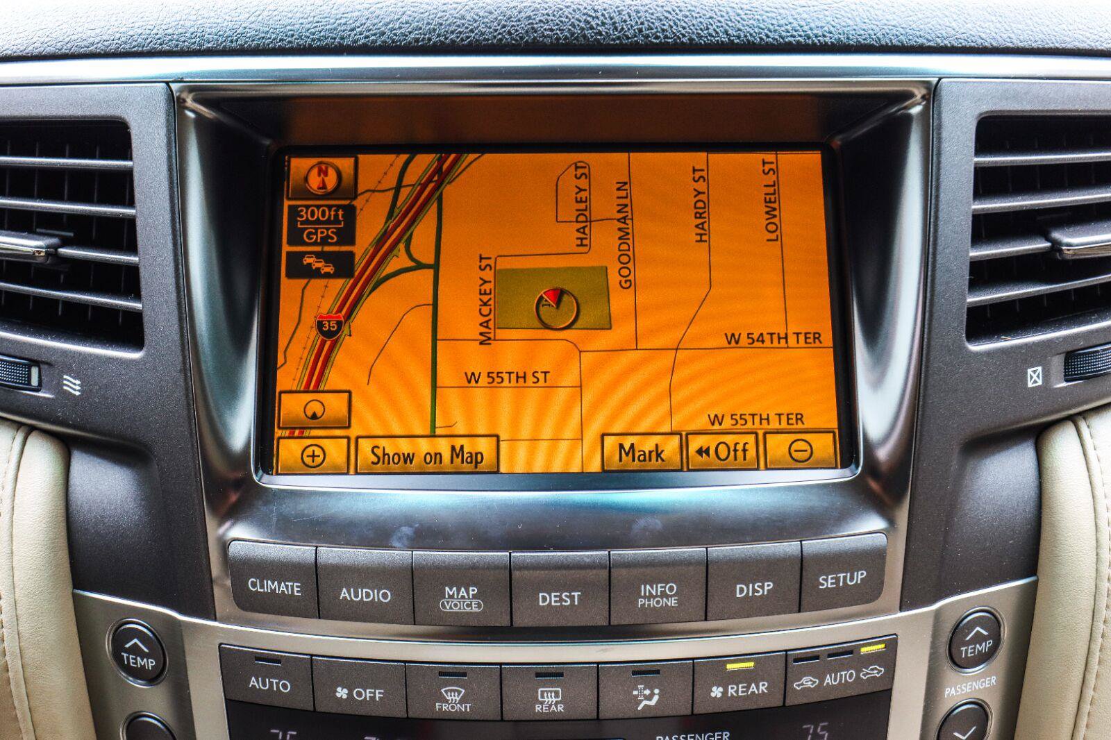 Used 2011 Lexus LX 570 4WD w/ Luxury Pkg image 8