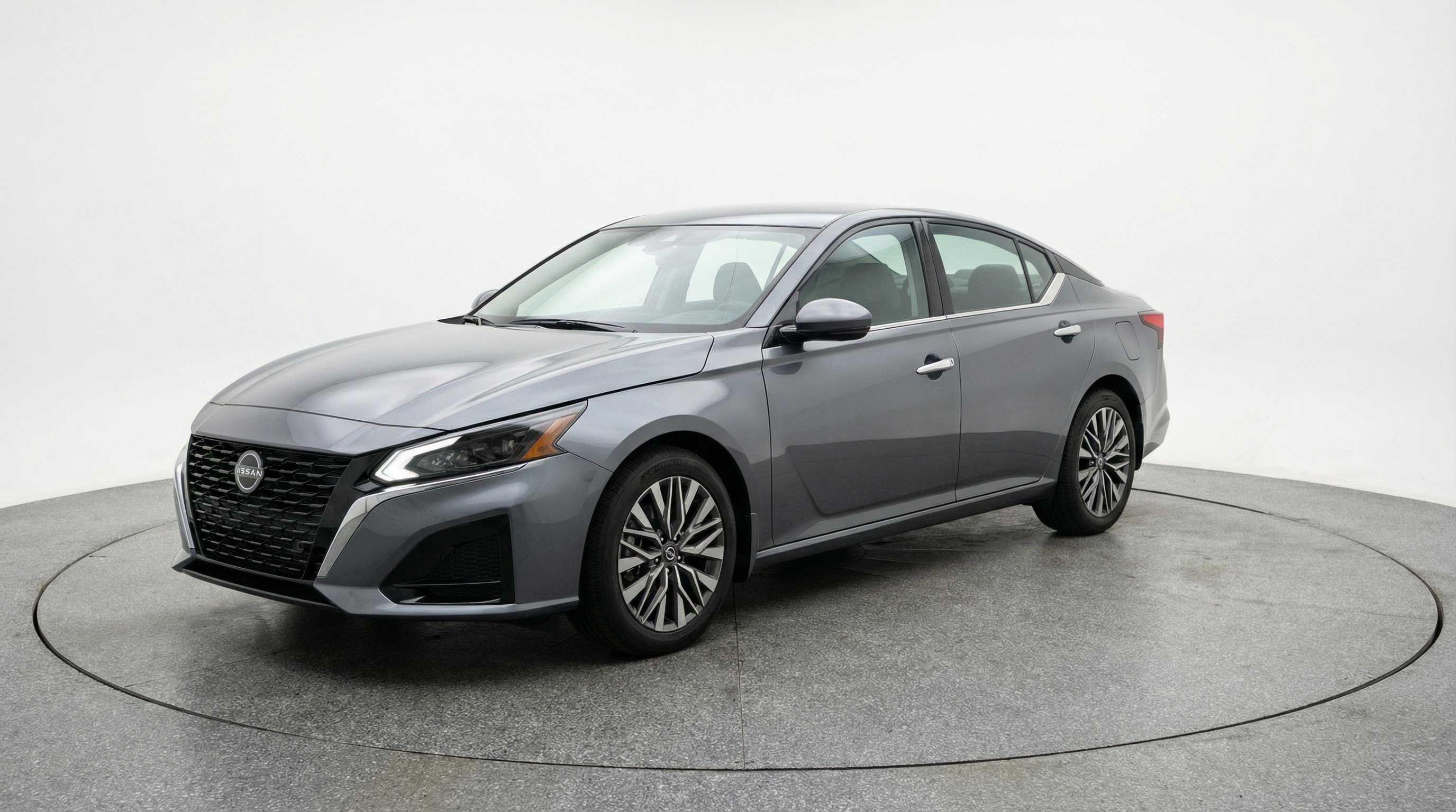 Used 2025 Nissan Altima 2.5 SV image 3