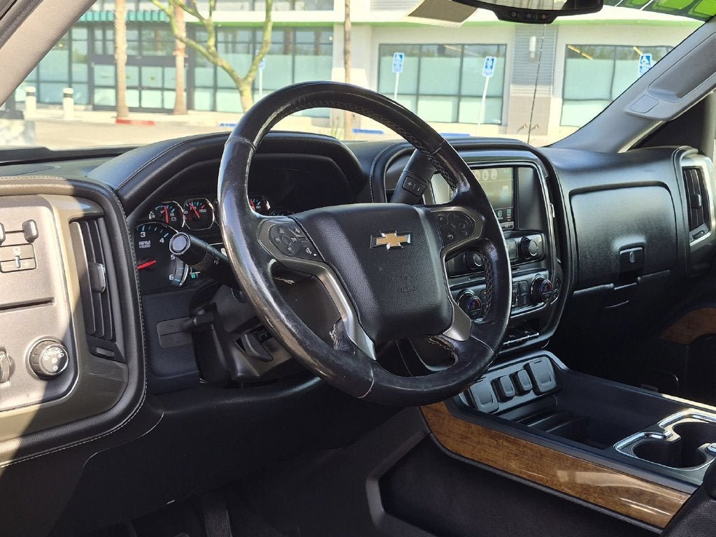 Used 2018 Chevrolet Silverado 1500 High Country RWD image 12