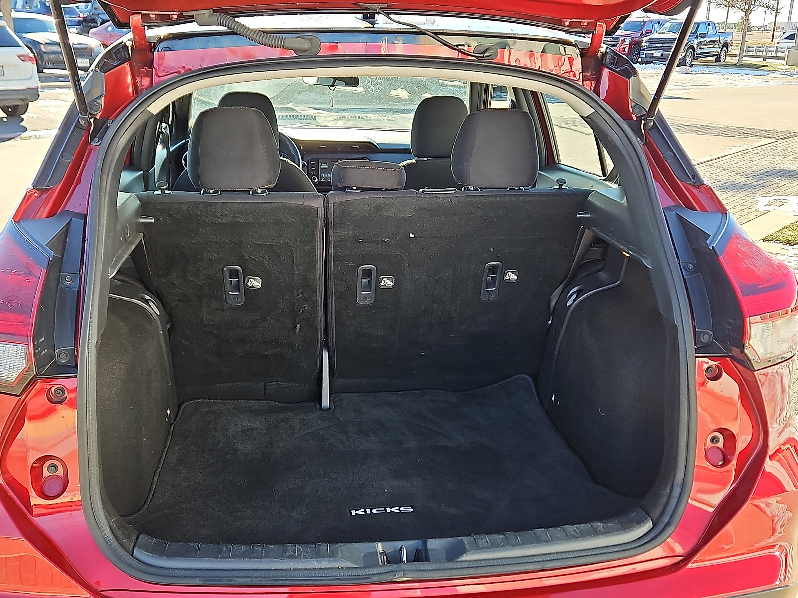 Used 2021 Nissan Kicks SR image 6