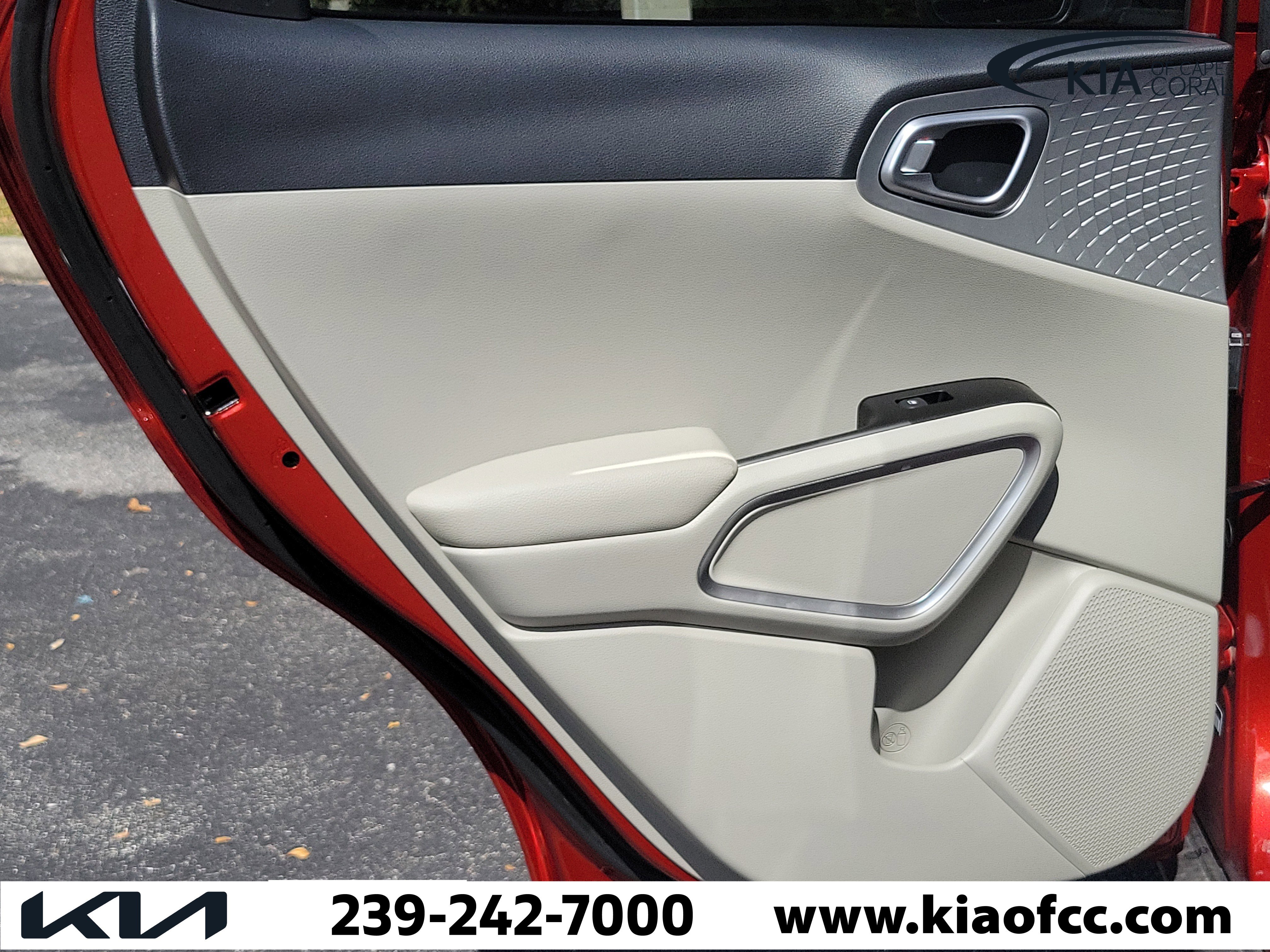 Certified 2025 Kia Soul LX w/ LX Technology Package image 14