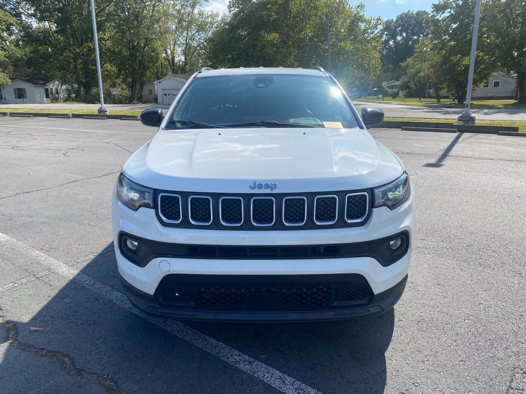 Used 2023 Jeep Compass Latitude AWD/4WD image 2