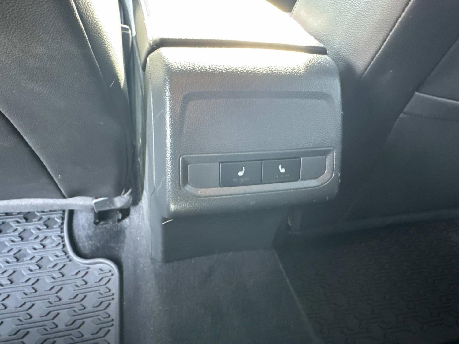 Used 2020 Volkswagen Jetta SE w/ SE Cold Weather Package image 15