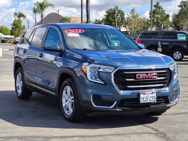 Used 2024 GMC Terrain SLE image 3