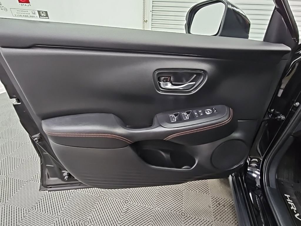 Used 2025 Honda HR-V Sport image 27