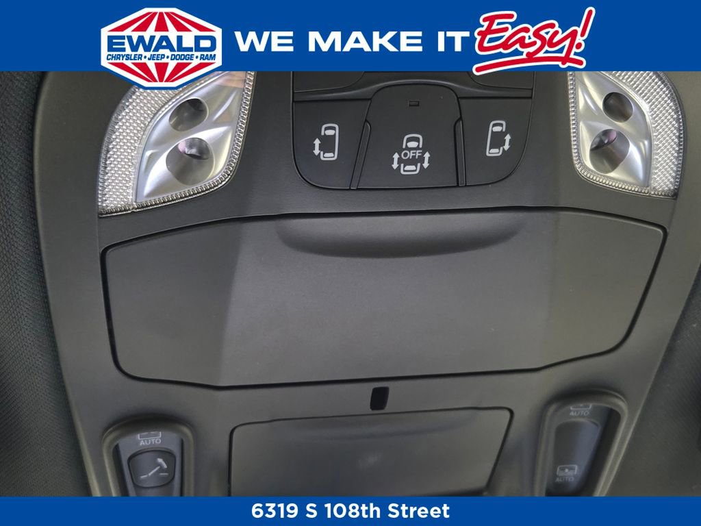 New 2026 Chrysler Pacifica Limited w/ S Appearance Package image 11