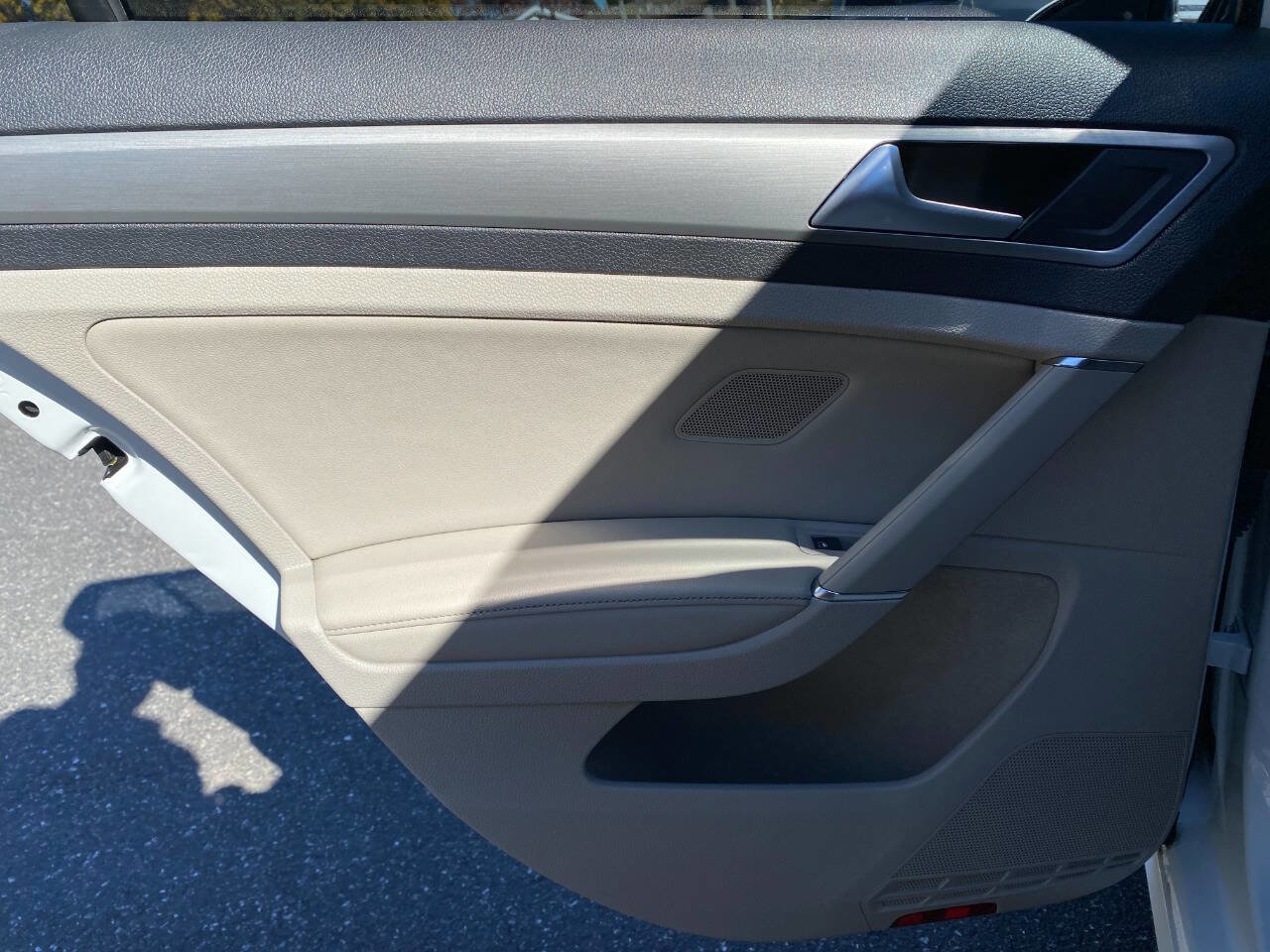 Used 2015 Volkswagen Golf TDI S image 21