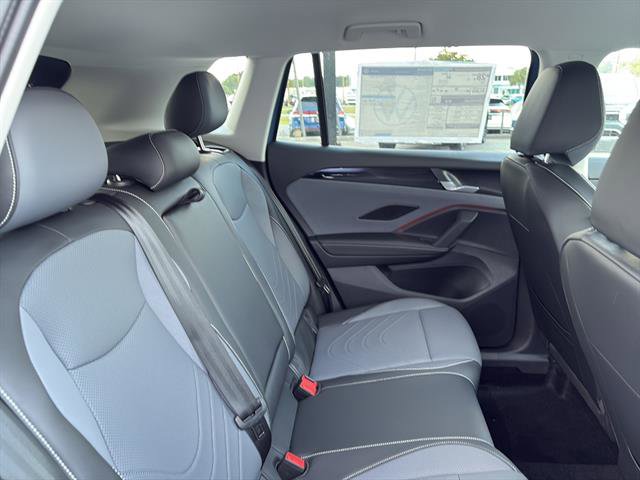 New 2025 Volkswagen Tiguan SE image 10