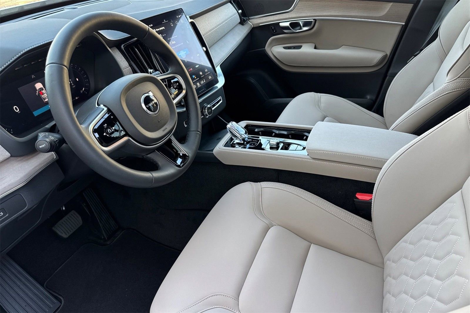 Used 2026 Volvo XC90 B5 Core w/ Protection Package AWD/4WD image 11