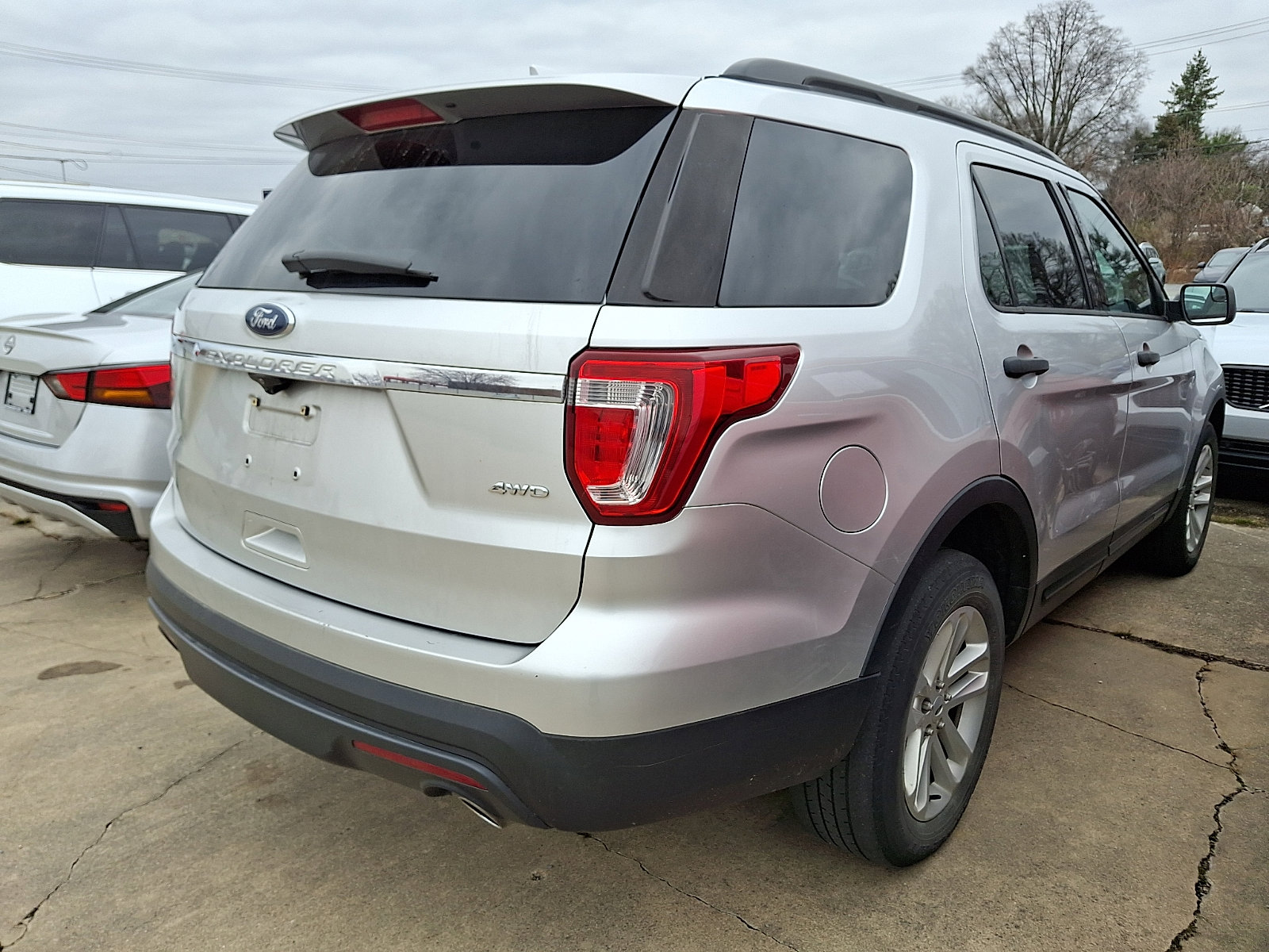 Used 2017 Ford Explorer image 9