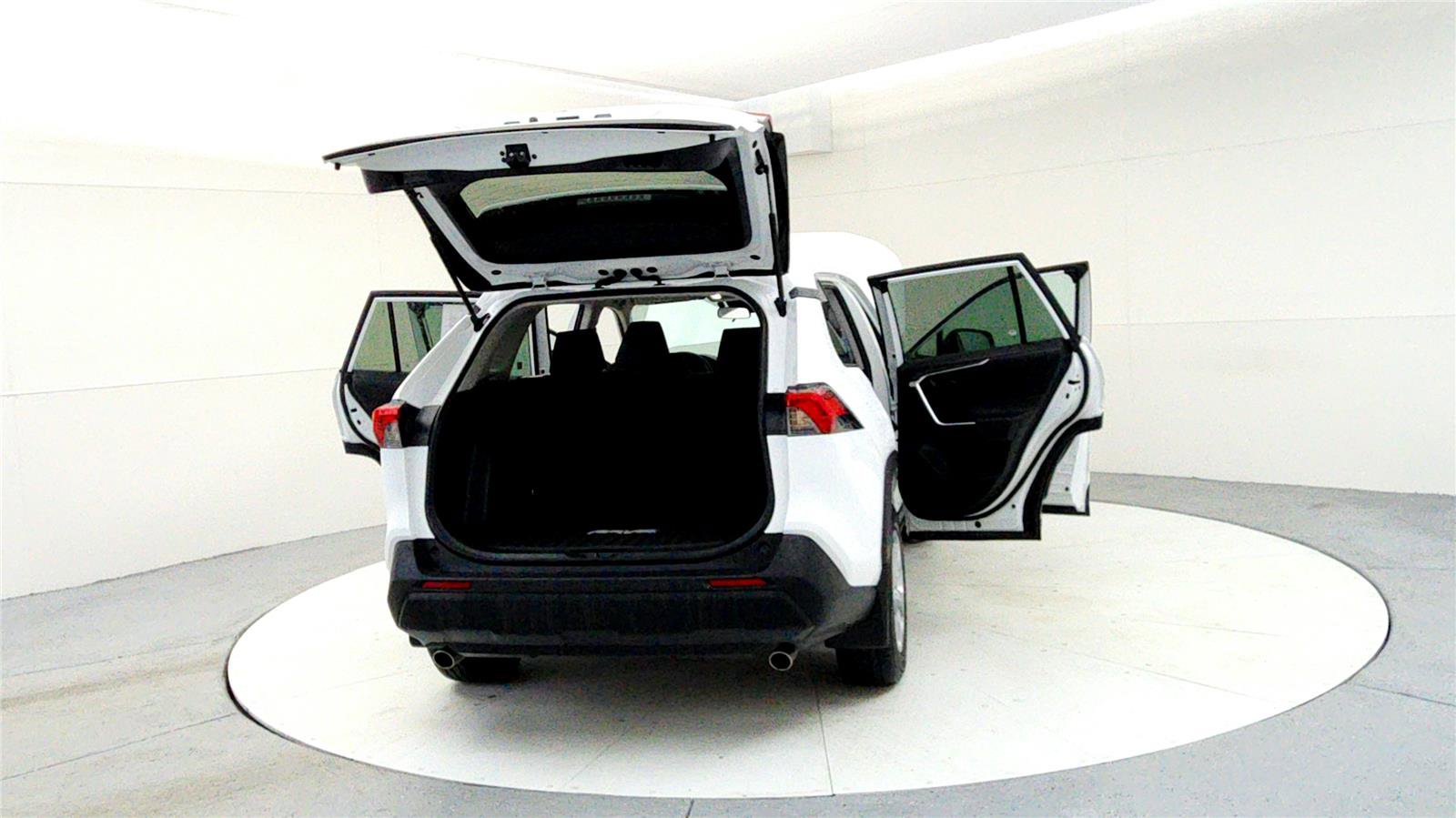 Used 2023 Toyota RAV4 LE image 11