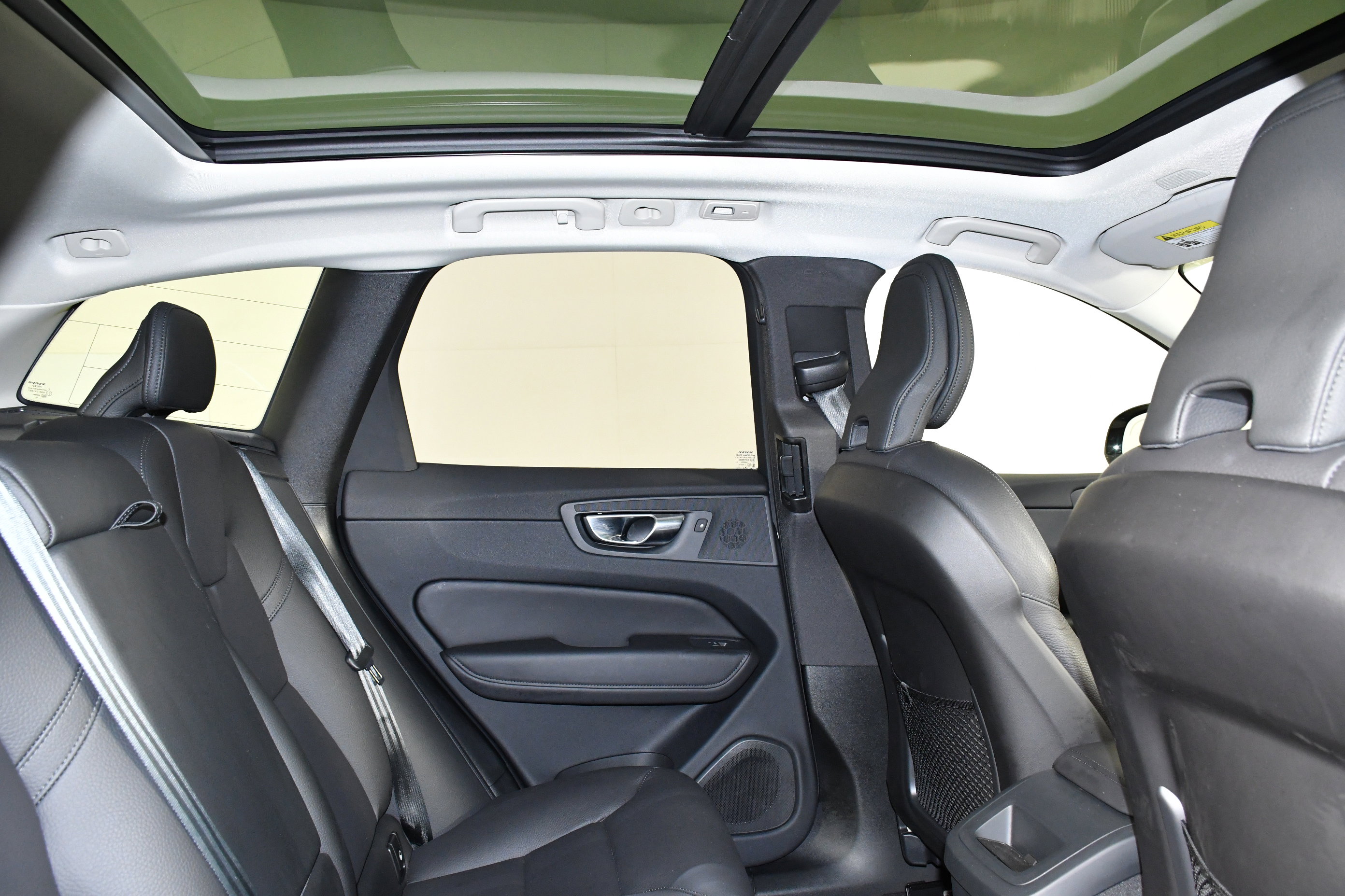 Used 2025 Volvo XC60 B5 Plus image 24