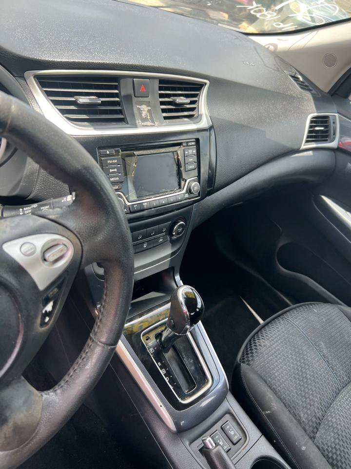 Used 2016 Nissan Sentra SR w/ Electronics Package FWD image 9
