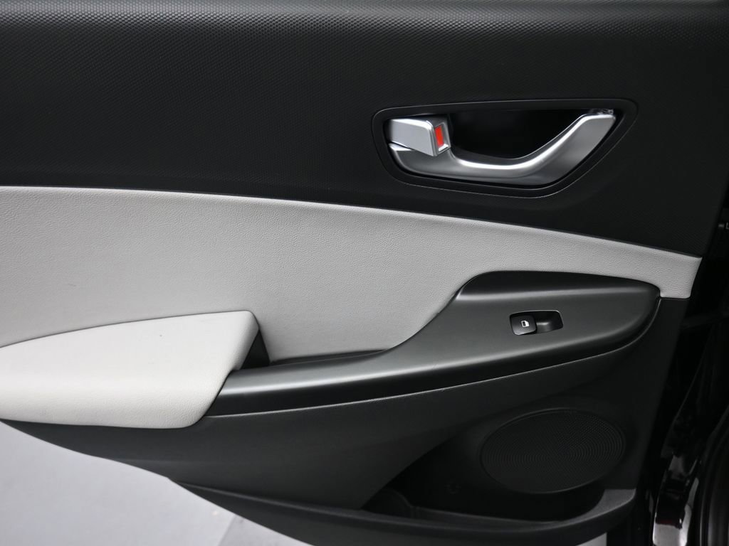 Used 2023 Hyundai Kona Limited w/ Cargo Package FWD image 34