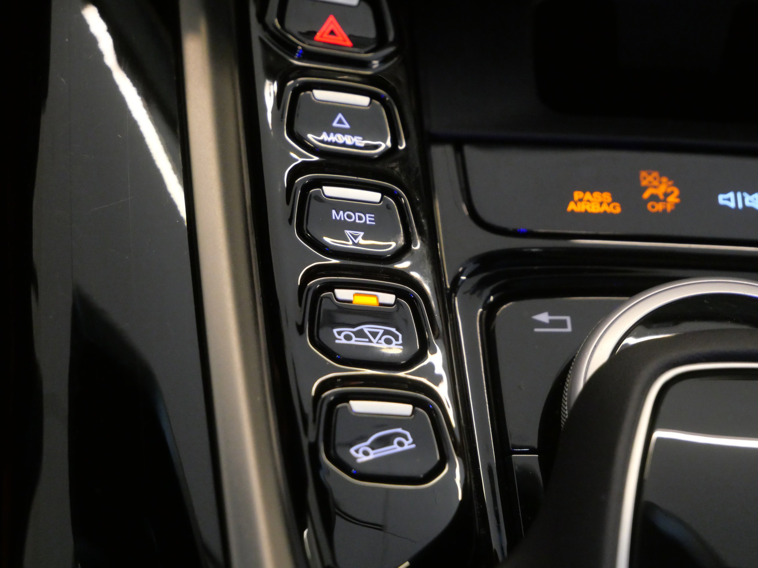 Used 2023 Aston Martin DBX image 33