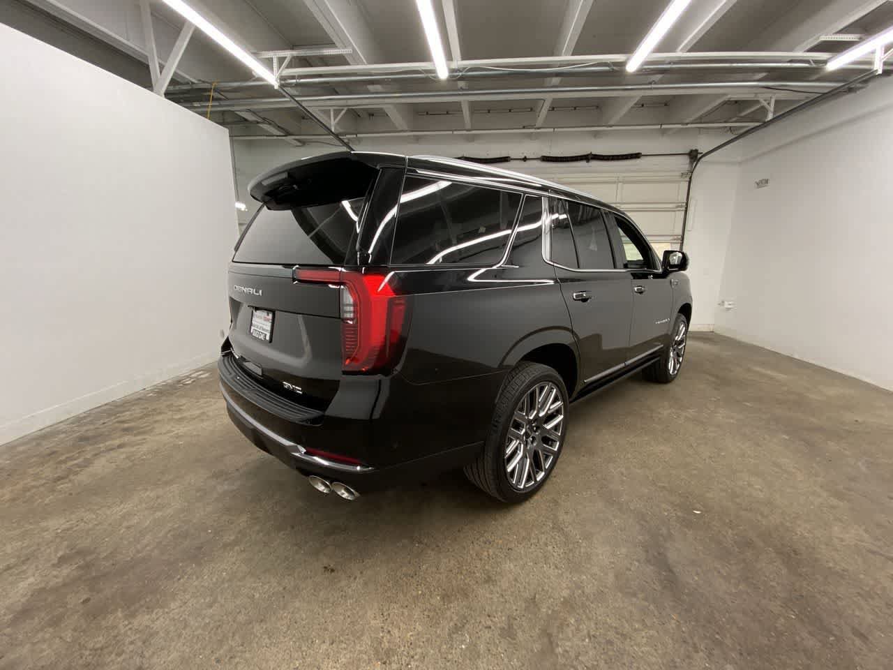 Used 2025 GMC Yukon Denali Ultimate w/ LPO, Floor Liner Package AWD/4WD image 6