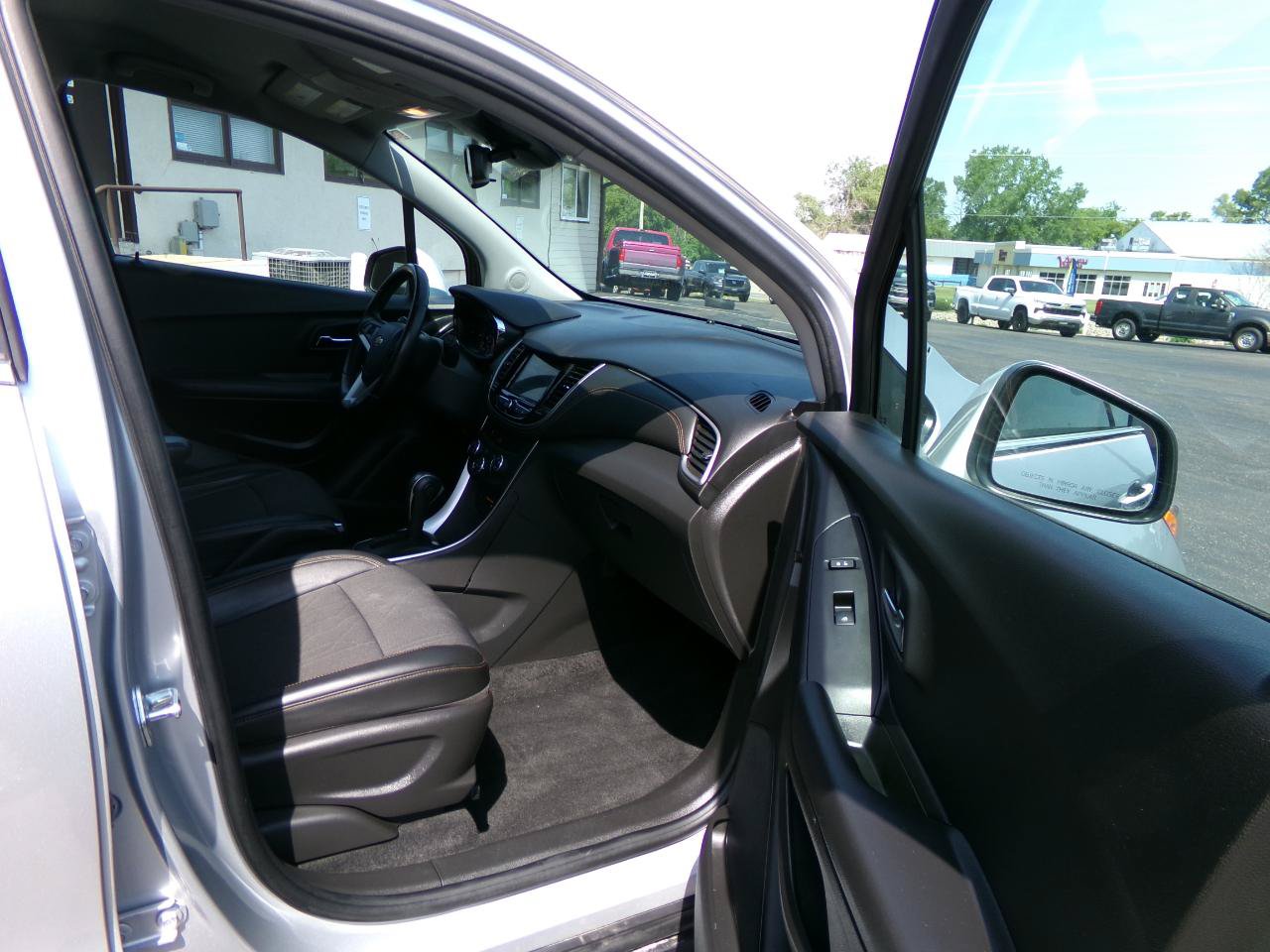 Used 2019 Chevrolet Trax LT w/ LT Convenience Package AWD/4WD image 33