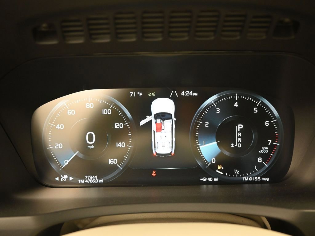 Used 2020 Volvo XC90 T6 Momentum w/ Protection Package Premier image 11