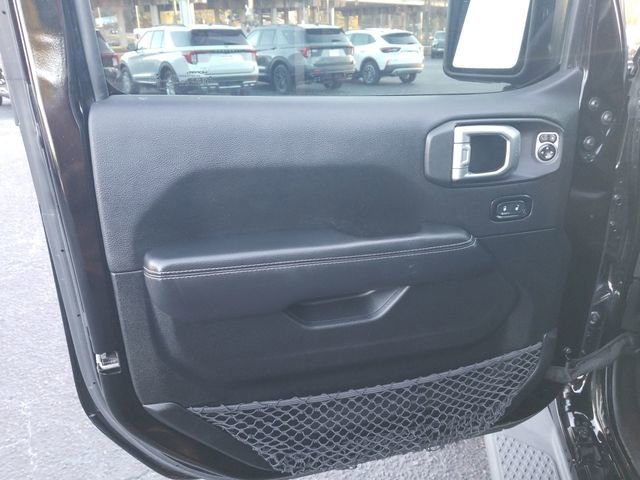 Used 2020 Jeep Gladiator Overland image 9