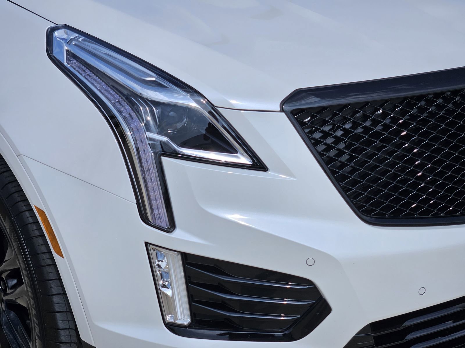 New 2026 Cadillac XT5 Luxury w/ LPO, ONYX Package FWD image 9