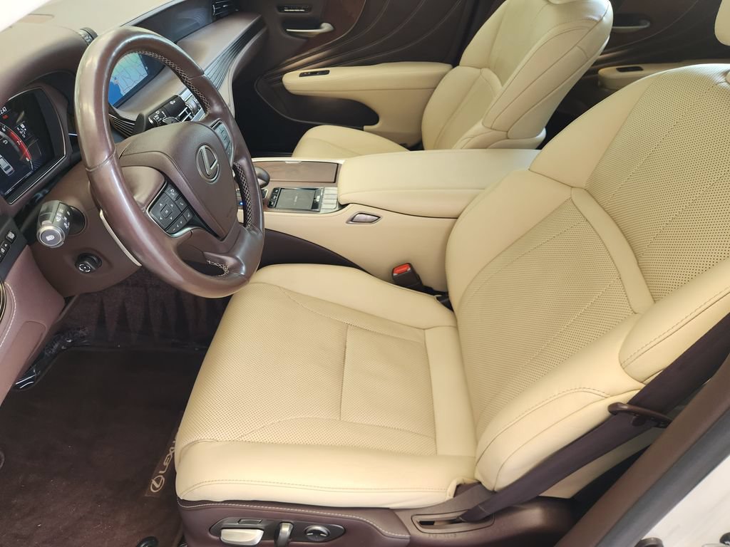 Used 2020 Lexus LS 500 w/ Accessory Package (Z1) RWD image 13