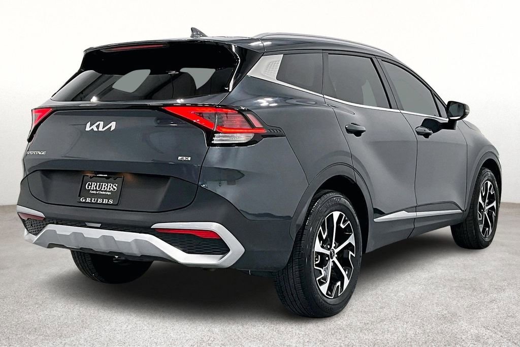 Used 2024 Kia Sportage EX image 2