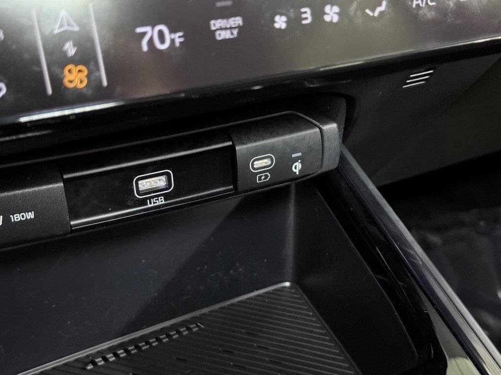 Used 2023 Kia Niro EX image 28